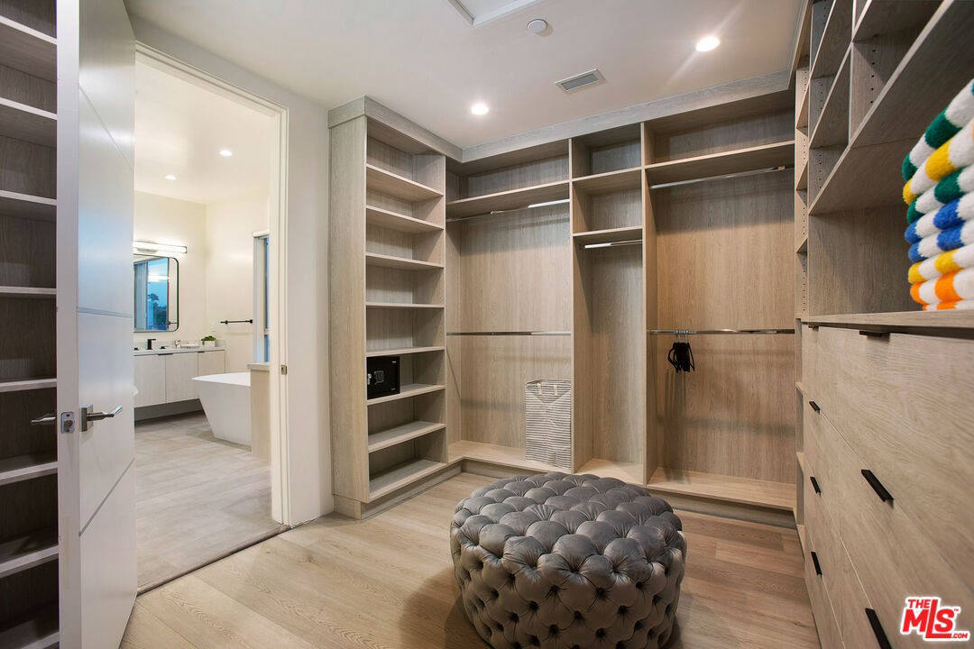 Квартира, 43 м², 2 595 000$ — FAKTOR